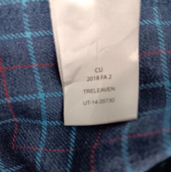 Untuckit Men's Blue Plaid Flannel button down long-sleeved shirt. Size 2XL - Picture 6 of 10